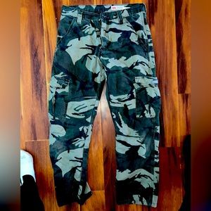 Women’s Wrangler Camo Cargo Pants with Warm Lining